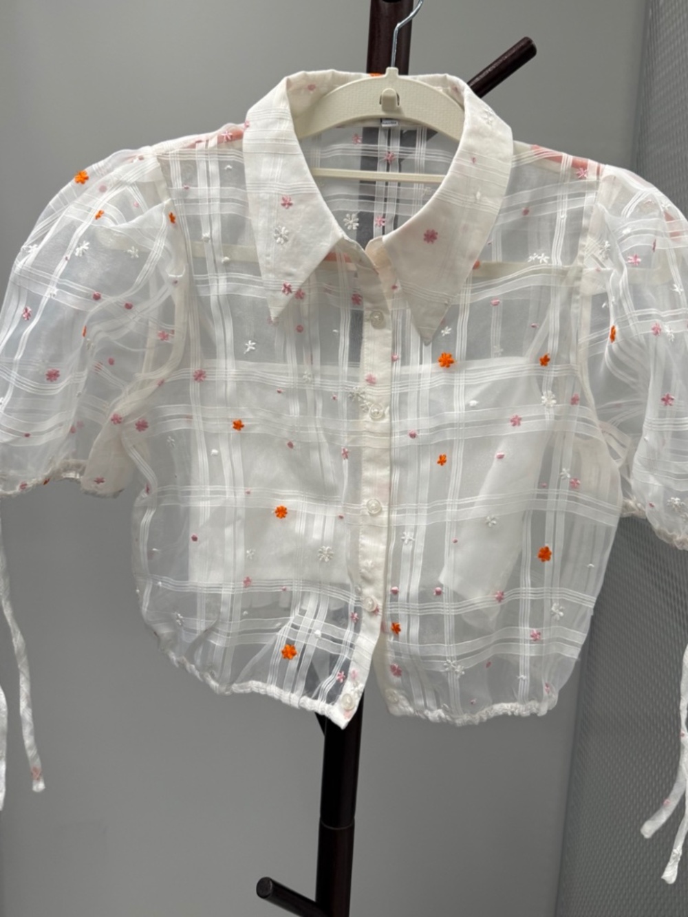 Petite Studio New York embroidered sheer blouse with matching camisole in size X - Picture 2 of 11